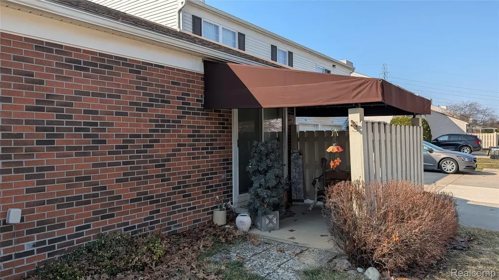 15824 Charleston Drive Clinton Charter Township MI 48038