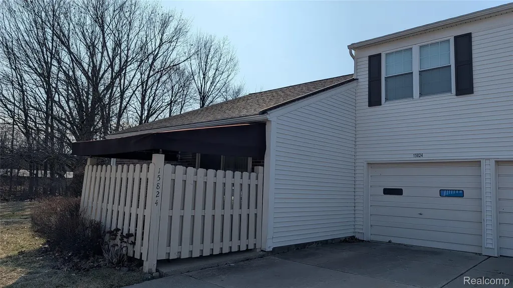 15824 Charleston Drive Clinton Charter Township MI 48038