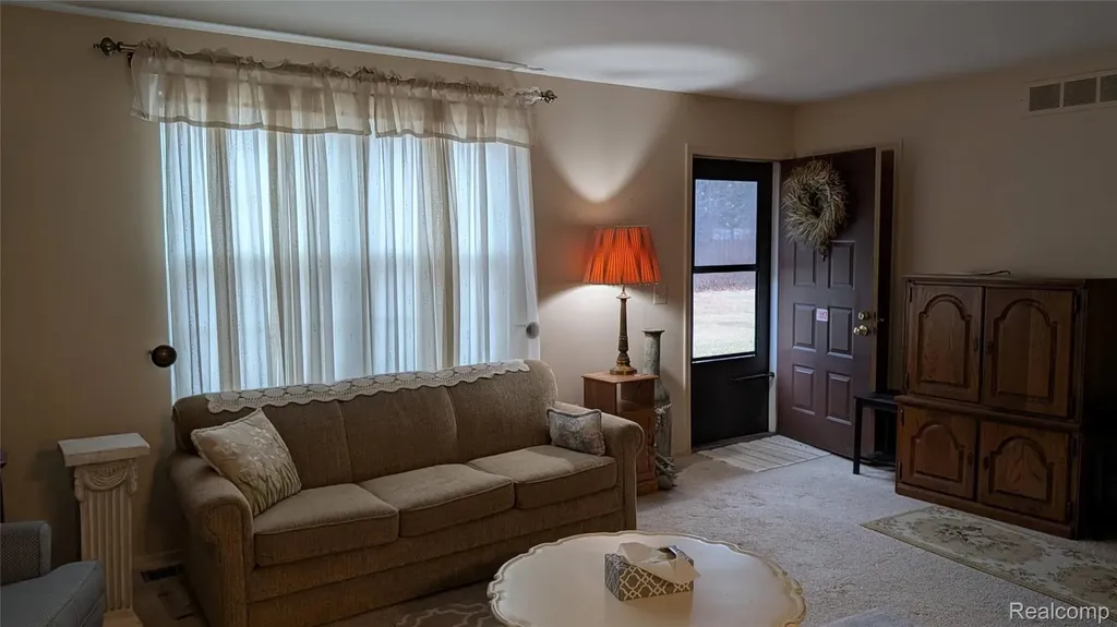 15824 Charleston Drive Clinton Charter Township MI 48038