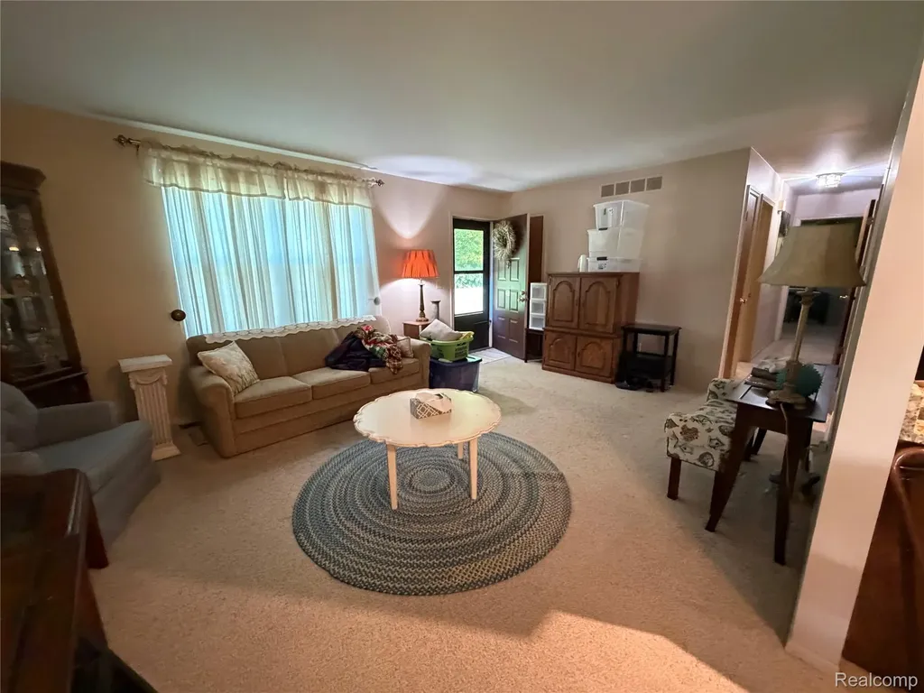15824 Charleston Drive Clinton Charter Township MI 48038
