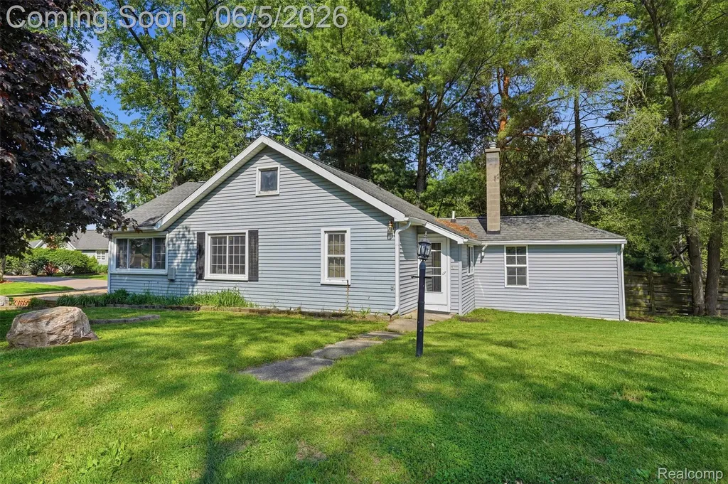 7085 Colony Drive West Bloomfield Charter Township MI 48323