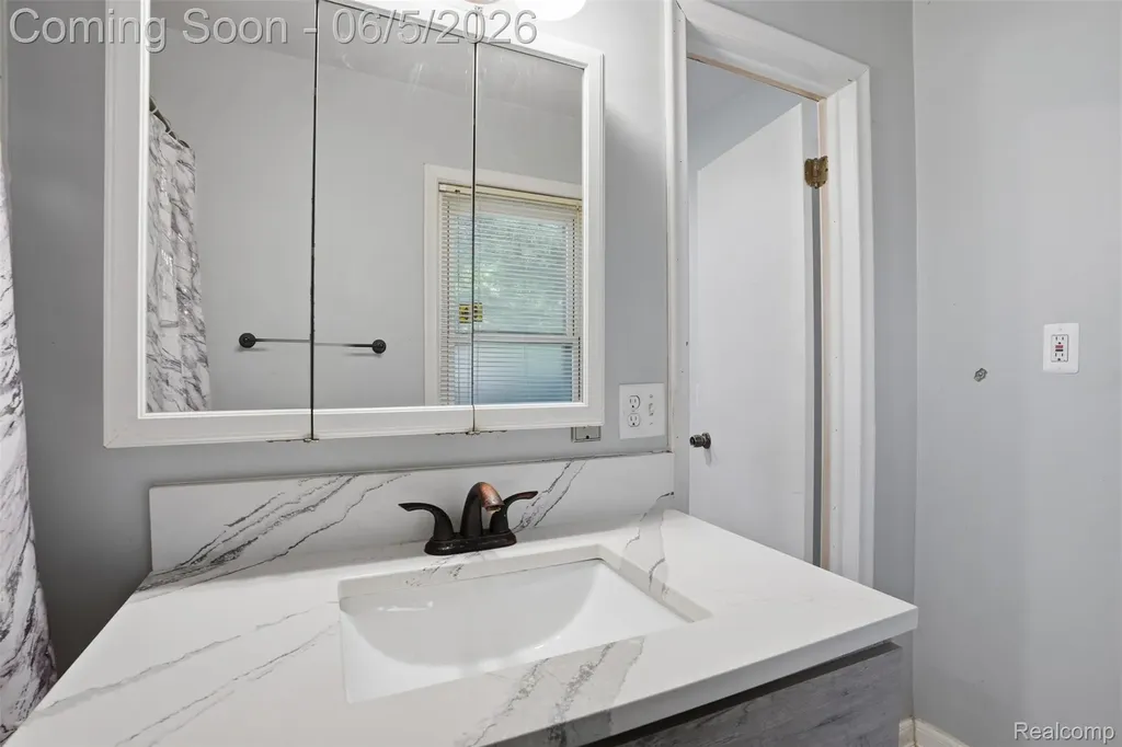 7085 Colony Drive West Bloomfield Charter Township MI 48323