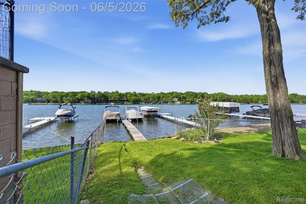 7085 Colony Drive West Bloomfield Charter Township MI 48323
