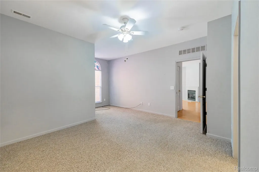 23030 Williamsburg Circle Woodhaven City MI 48183