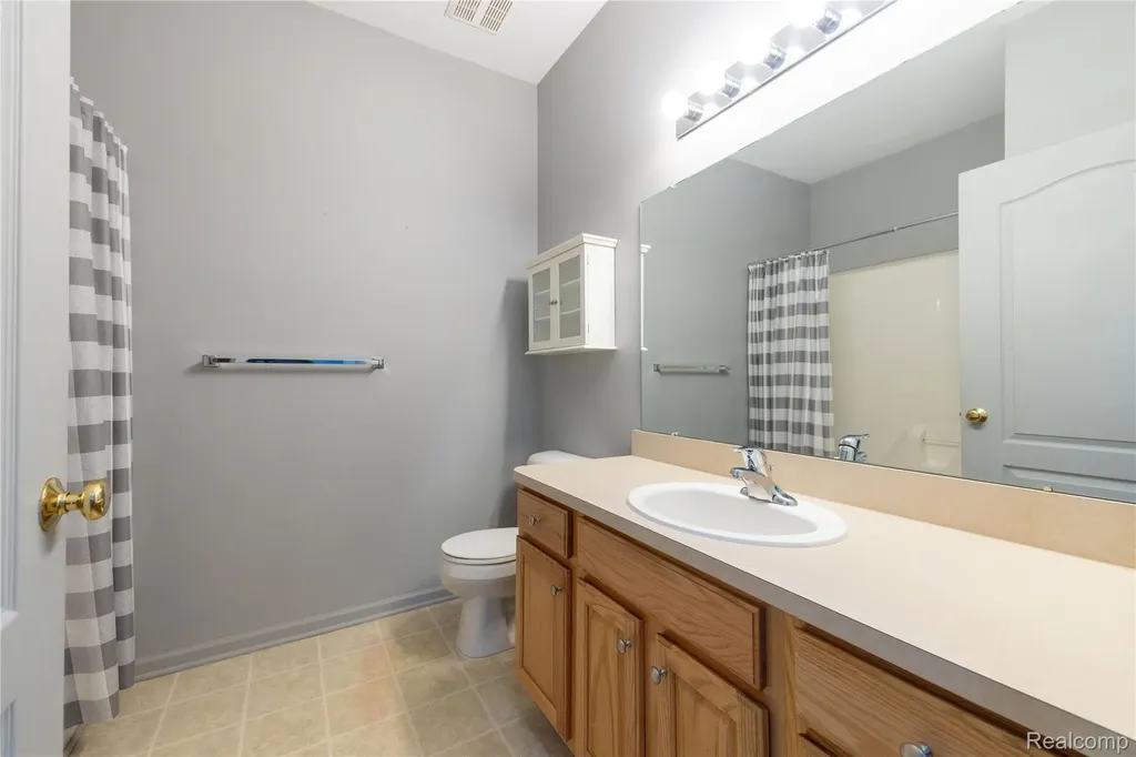 23030 Williamsburg Circle Woodhaven City MI 48183