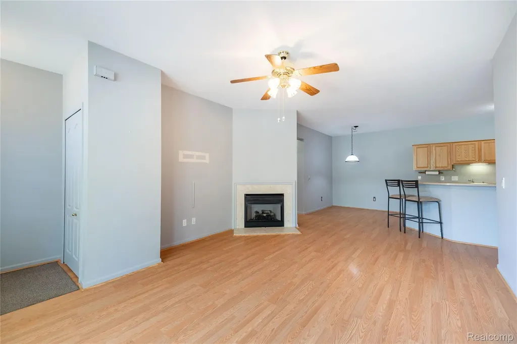 23030 Williamsburg Circle Woodhaven City MI 48183