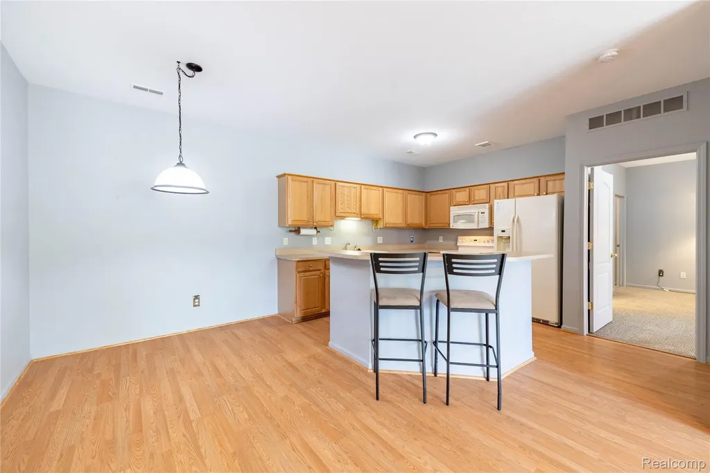 23030 Williamsburg Circle Woodhaven City MI 48183