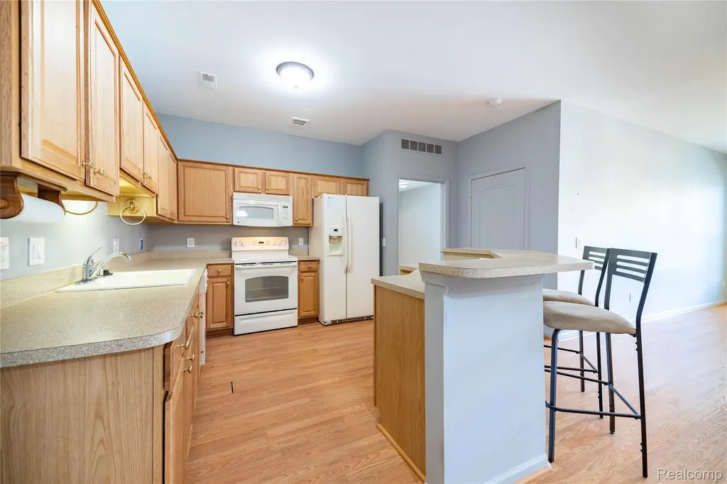 23030 Williamsburg Circle Woodhaven City MI 48183