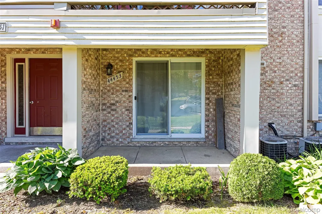 44453 Savery Drive Canton Charter Township MI 48187