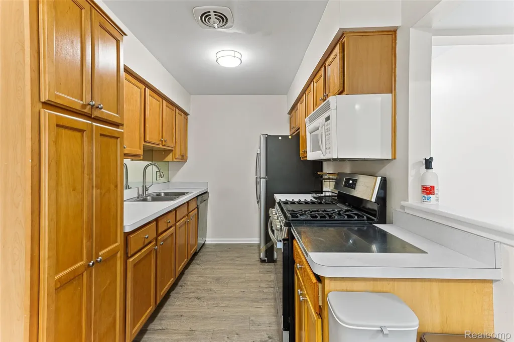 44453 Savery Drive Canton Charter Township MI 48187