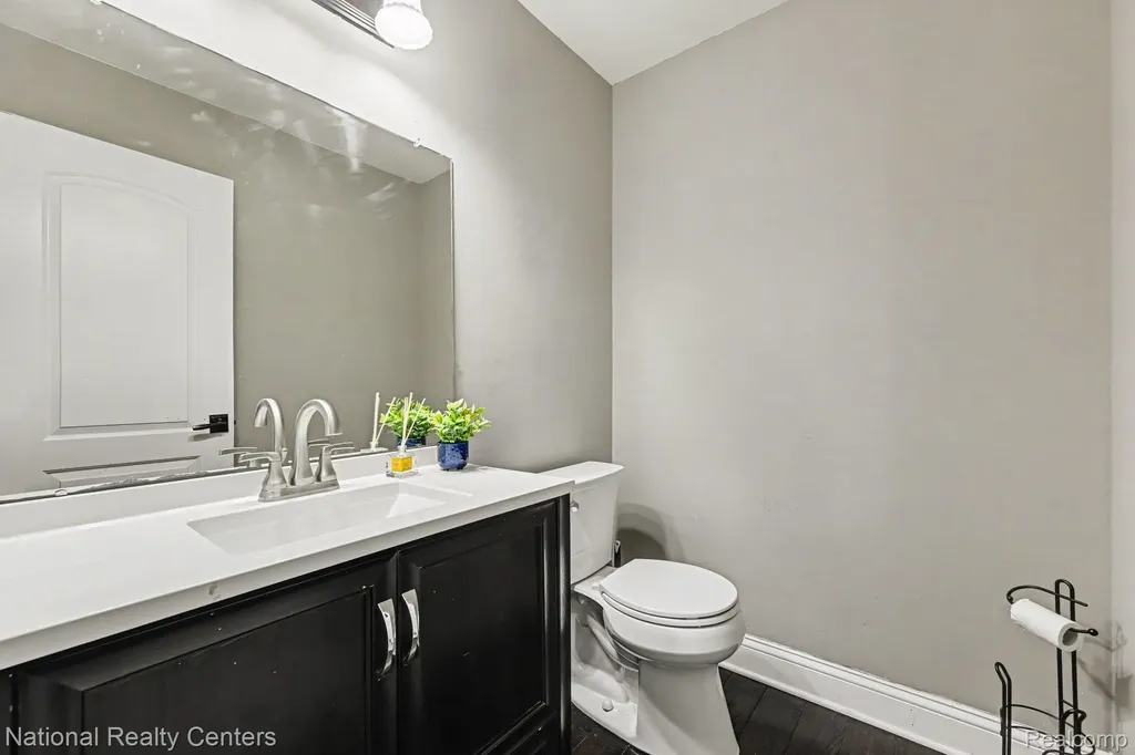 6515 Tamarack Drive Troy City MI 48098