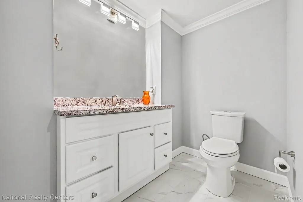 6515 Tamarack Drive Troy City MI 48098