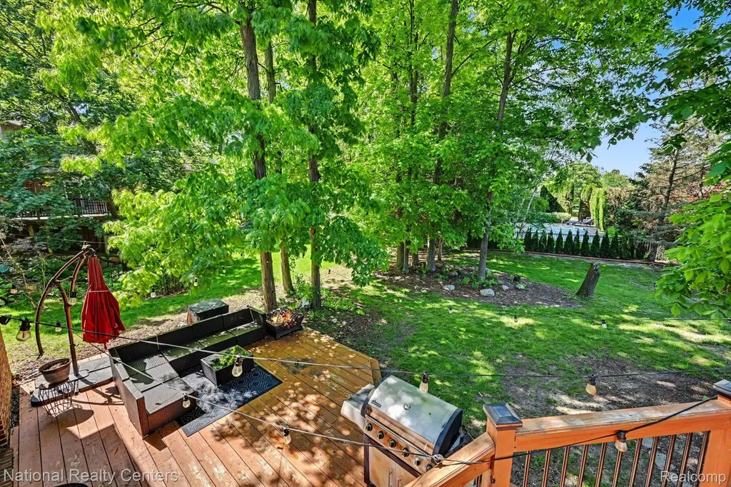 6515 Tamarack Drive Troy City MI 48098