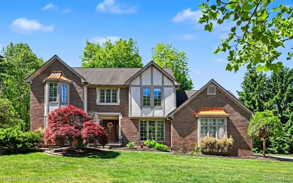 6515 Tamarack Drive Troy City MI 48098