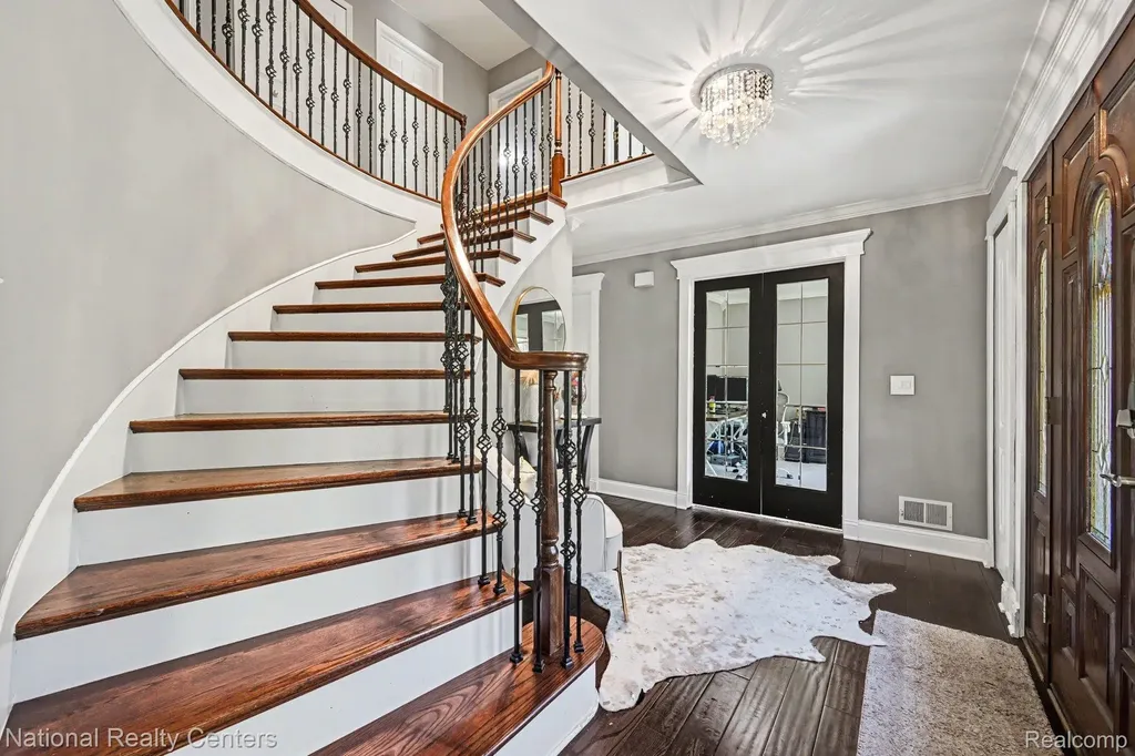 6515 Tamarack Drive Troy City MI 48098