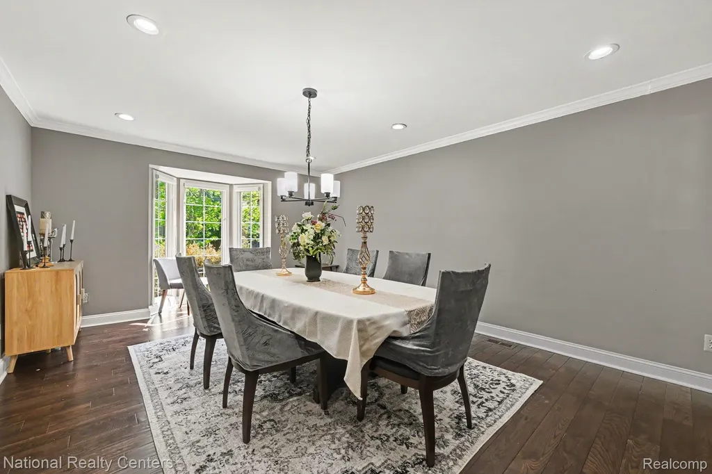 6515 Tamarack Drive Troy City MI 48098