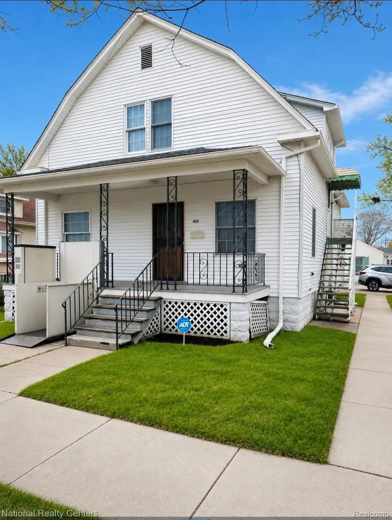 1611 S Erie Street Bay City City MI 48706