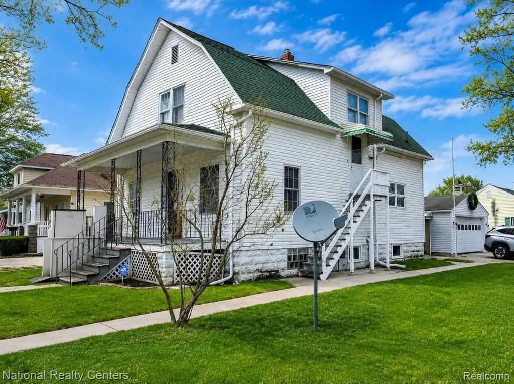 1611 S Erie Street Bay City City MI 48706