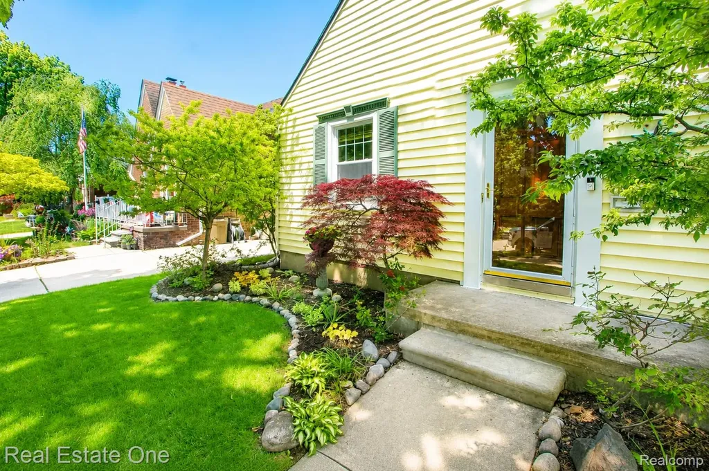 22108 Military Street Dearborn City MI 48124