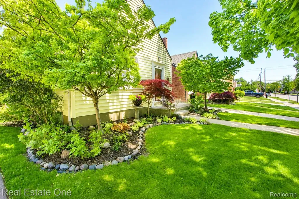 22108 Military Street Dearborn City MI 48124