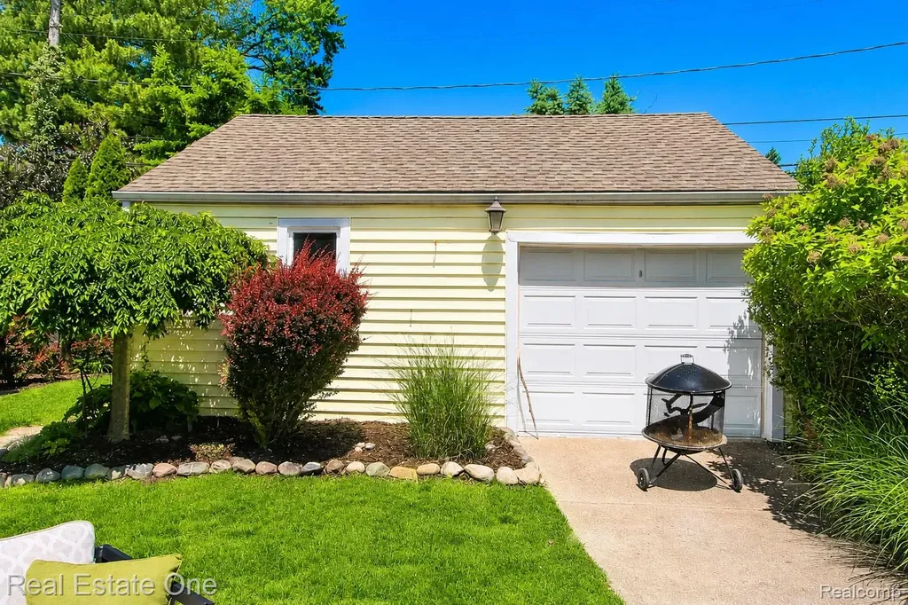 22108 Military Street Dearborn City MI 48124