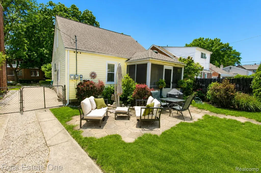 22108 Military Street Dearborn City MI 48124
