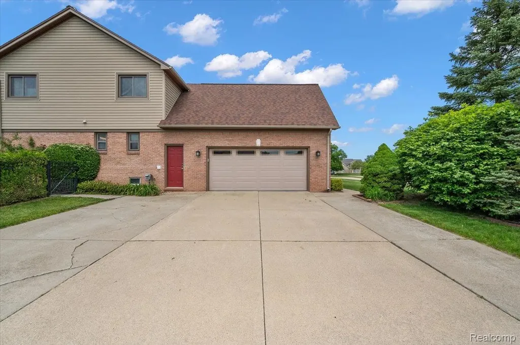 48037 Lafayette Drive Macomb Township MI 48044