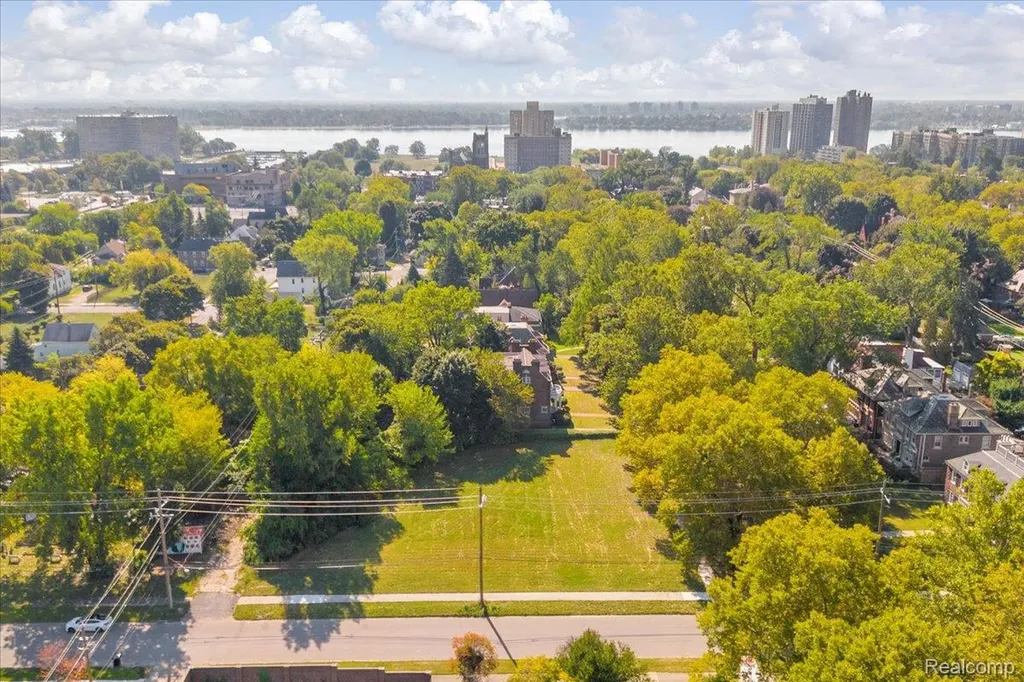 1496 Burns Street Detroit City MI 48214