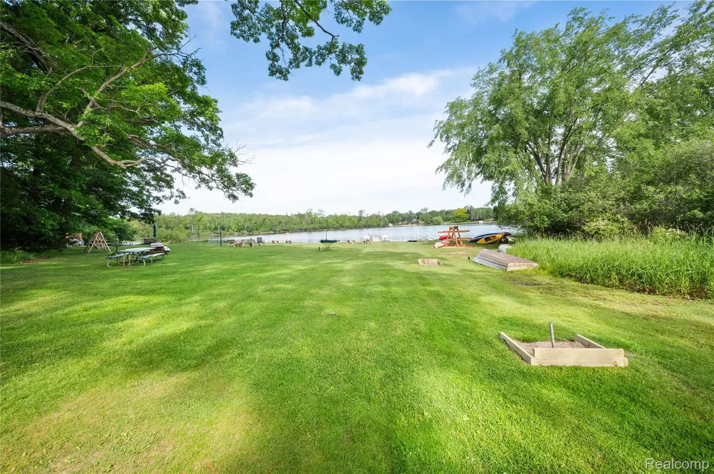 11830 Shenandoah Drive Green Oak Township MI 48178