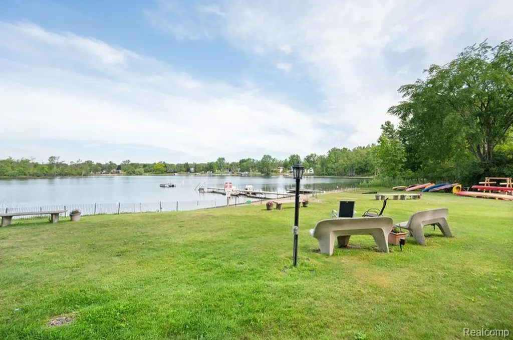 11830 Shenandoah Drive Green Oak Township MI 48178