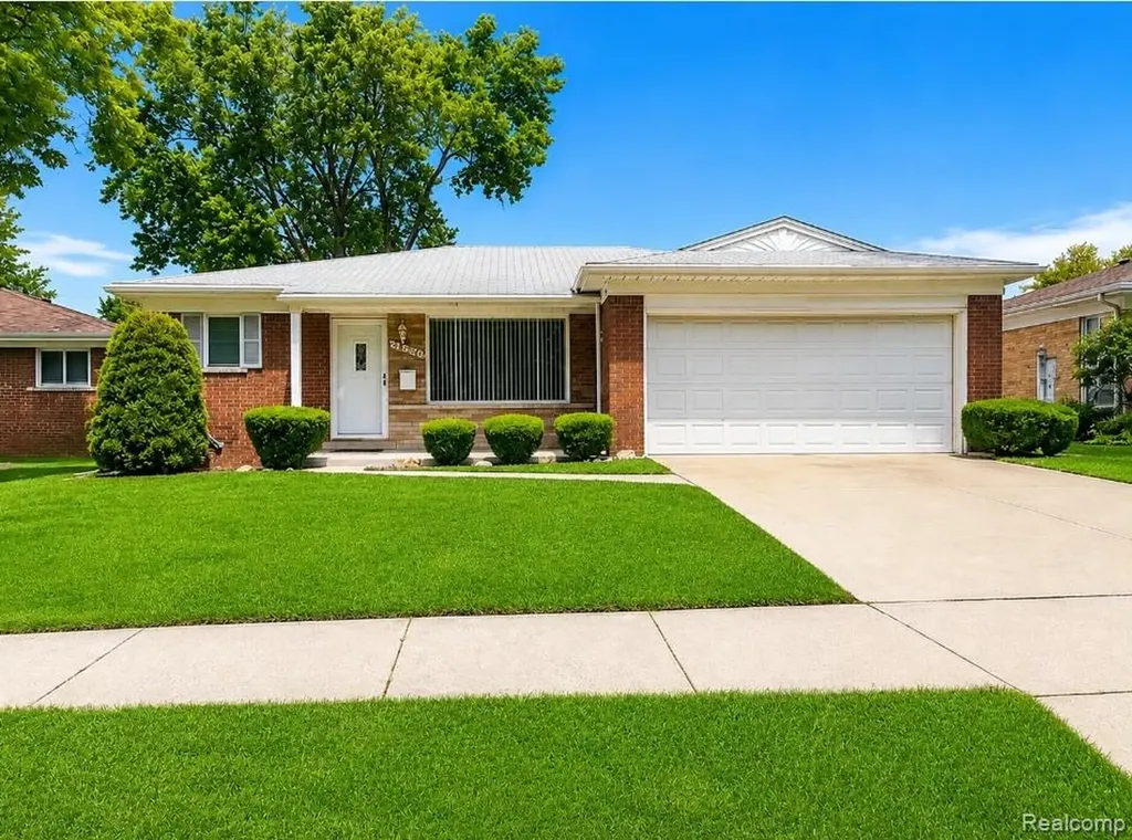 13051 Burgundy Avenue Warren City MI 48089