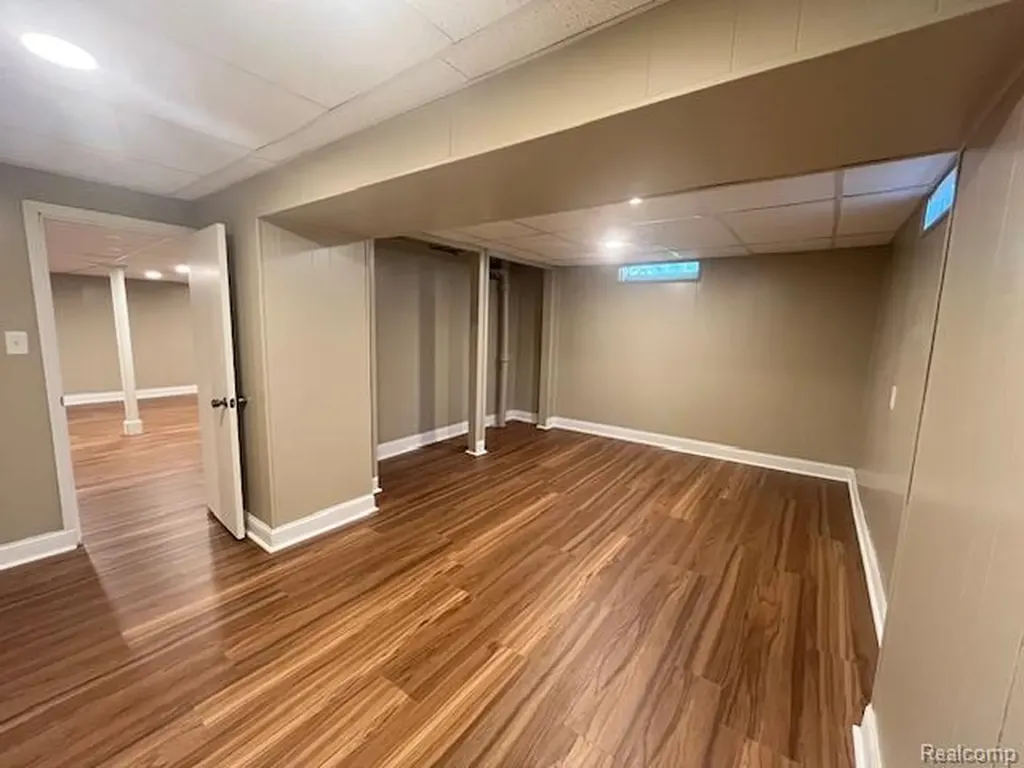 13051 Burgundy Avenue Warren City MI 48089