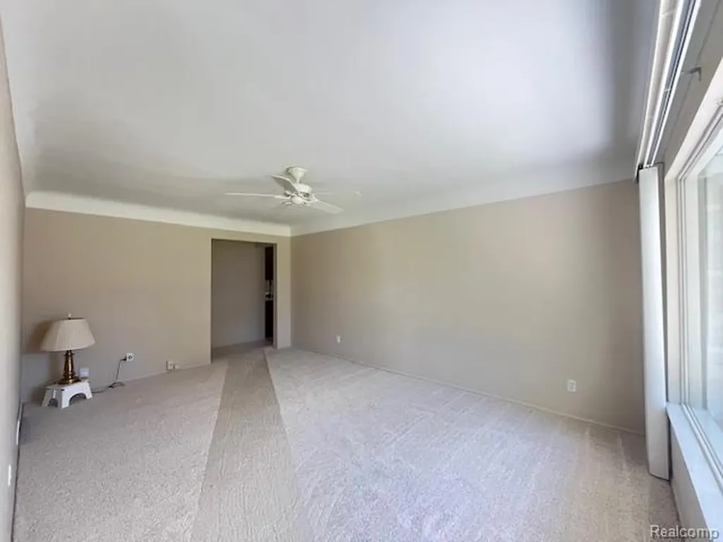 13051 Burgundy Avenue Warren City MI 48089