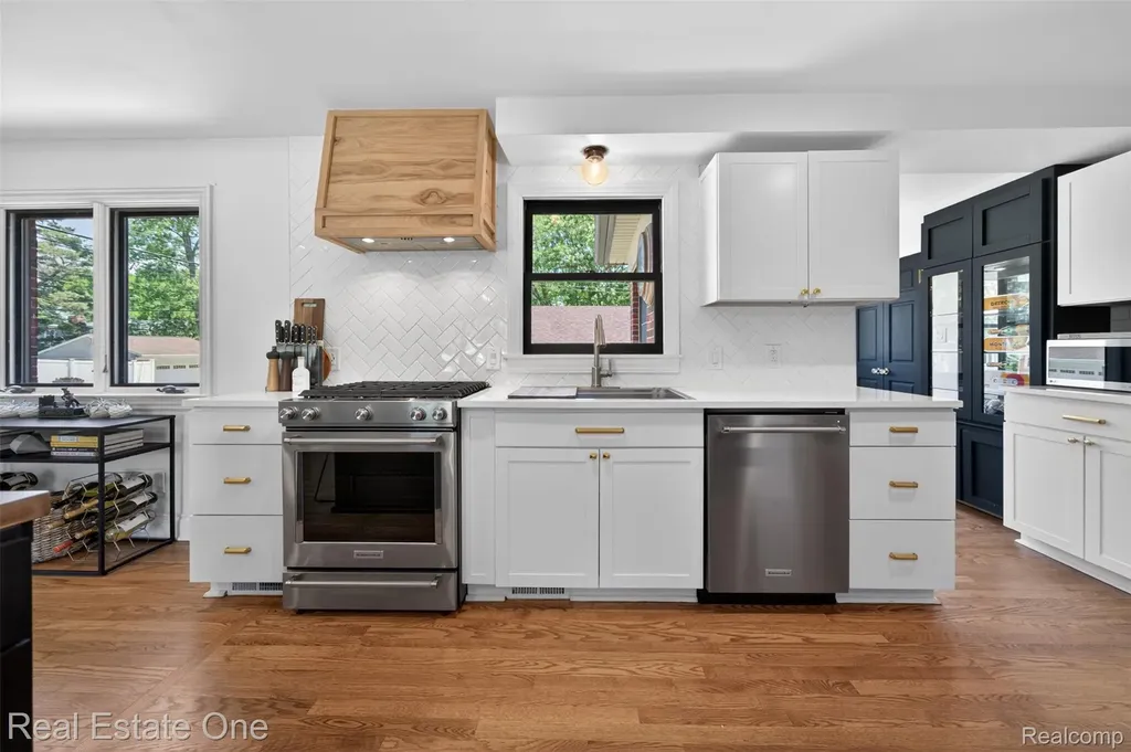 2822 Benjamin Avenue Royal Oak City MI 48073