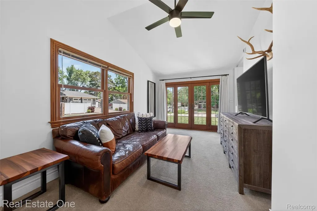 2822 Benjamin Avenue Royal Oak City MI 48073