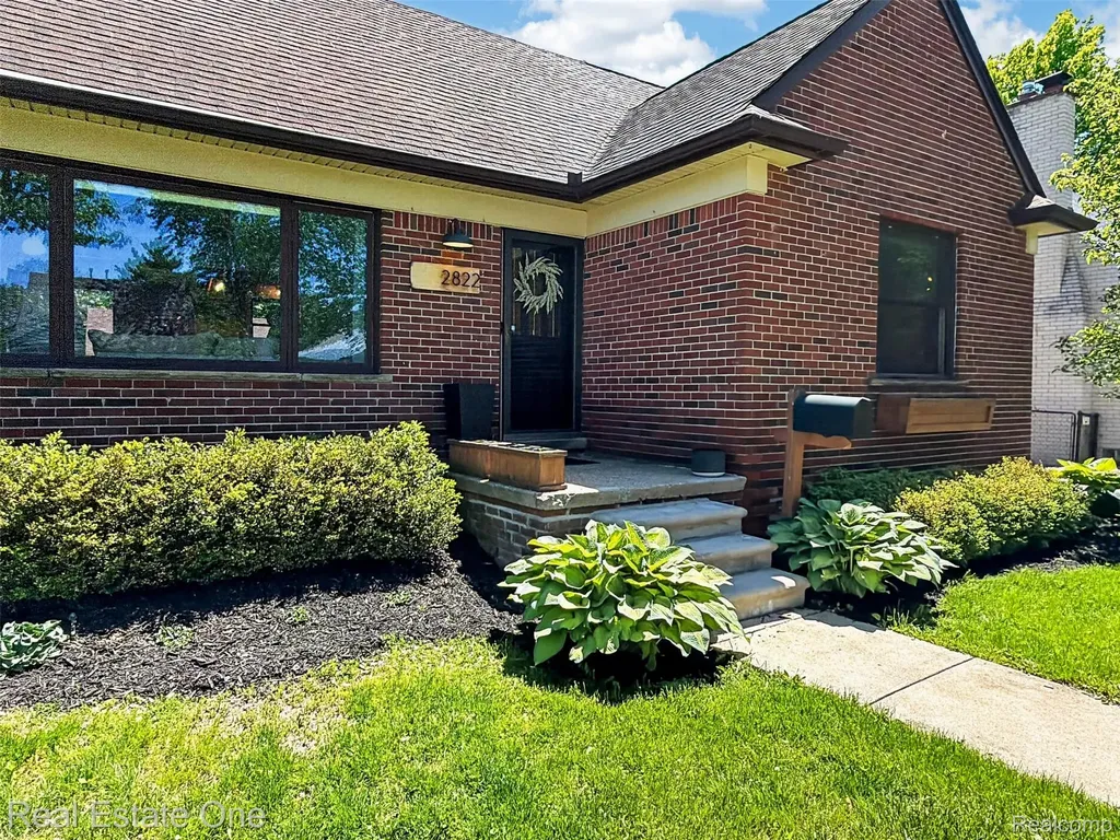 2822 Benjamin Avenue Royal Oak City MI 48073