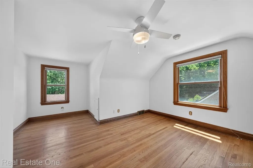 2822 Benjamin Avenue Royal Oak City MI 48073