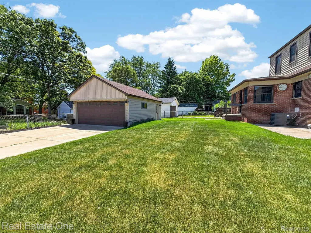 2822 Benjamin Avenue Royal Oak City MI 48073