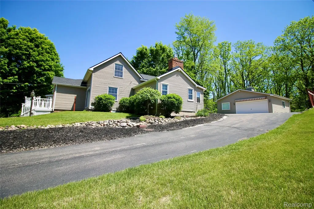 8372 Parshallville Road Hartland Township MI 48430