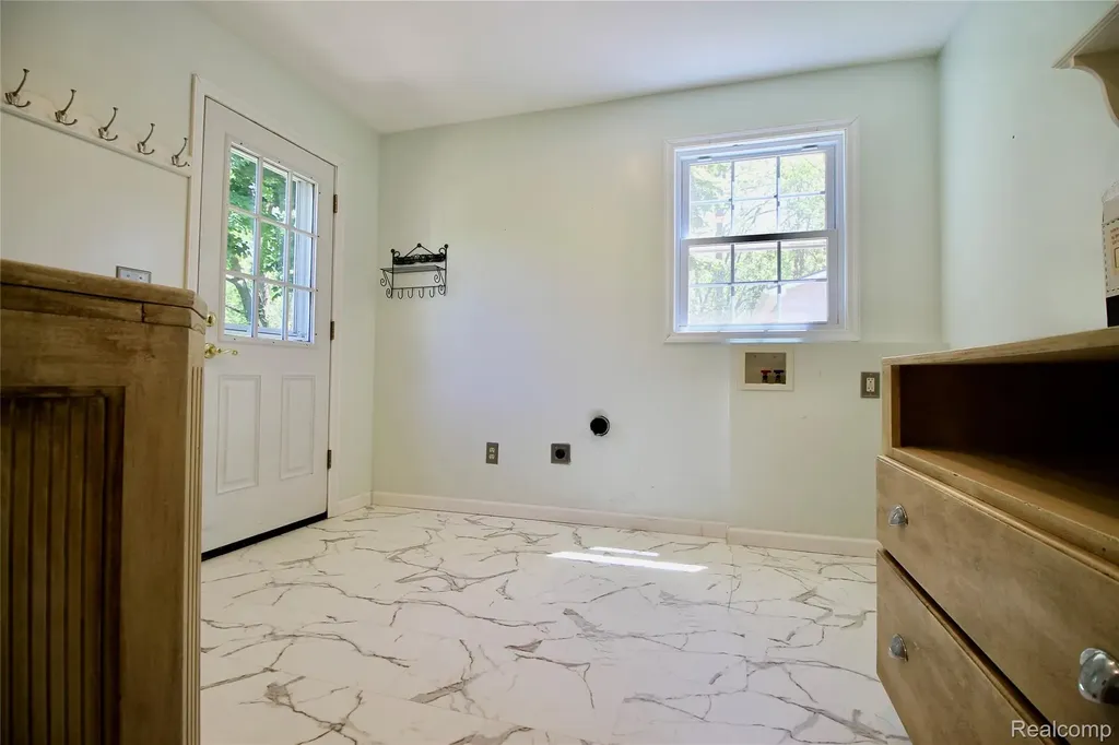 8372 Parshallville Road Hartland Township MI 48430