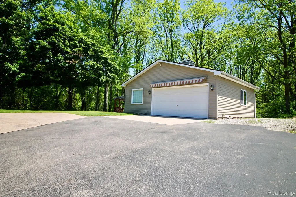 8372 Parshallville Road Hartland Township MI 48430