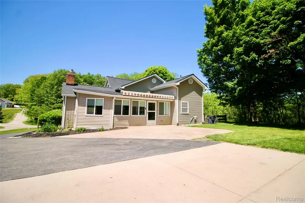 8372 Parshallville Road Hartland Township MI 48430