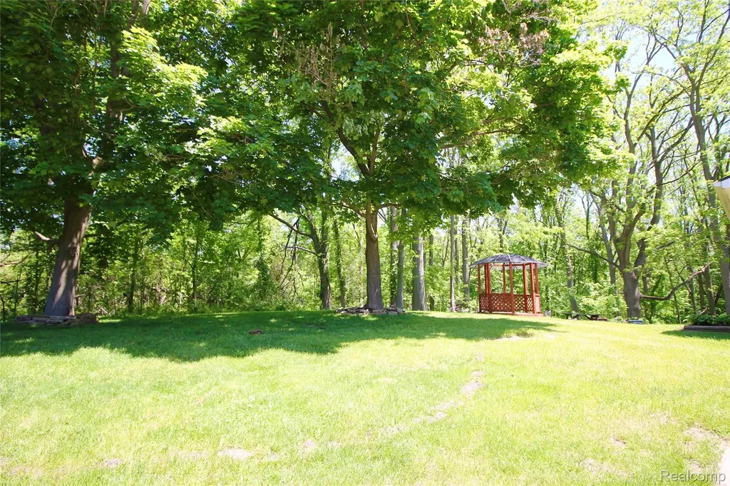 8372 Parshallville Road Hartland Township MI 48430
