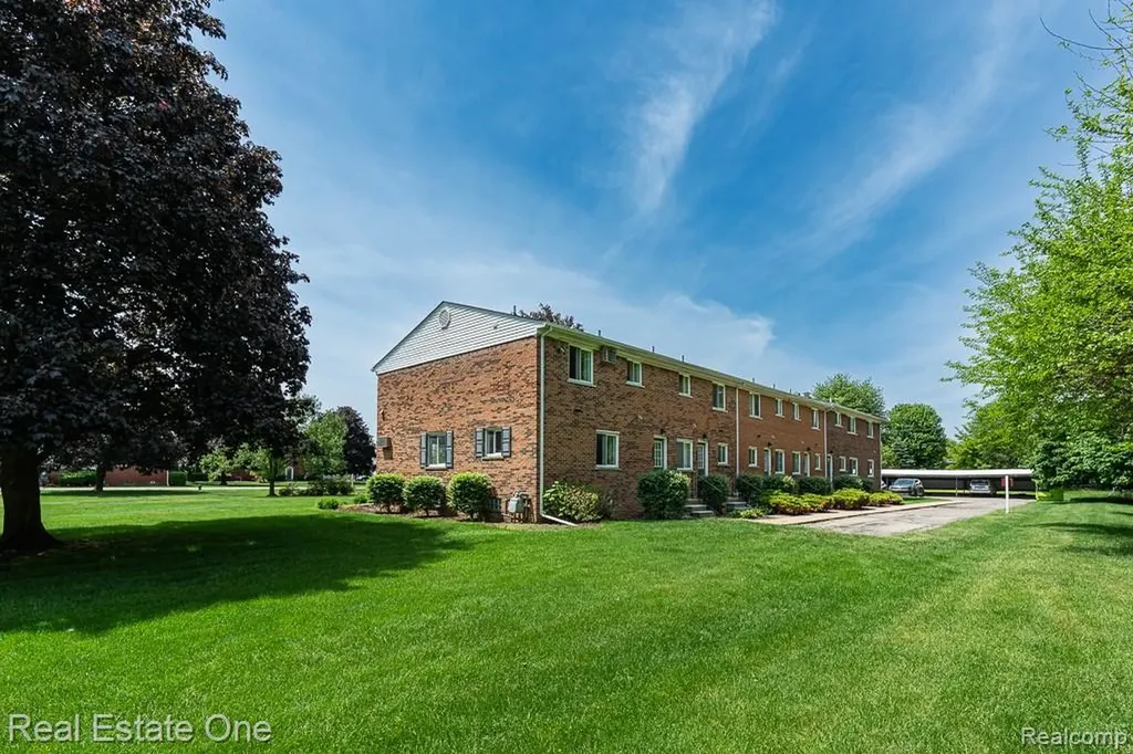 1147 Tienken Court Rochester Hills City MI 48306