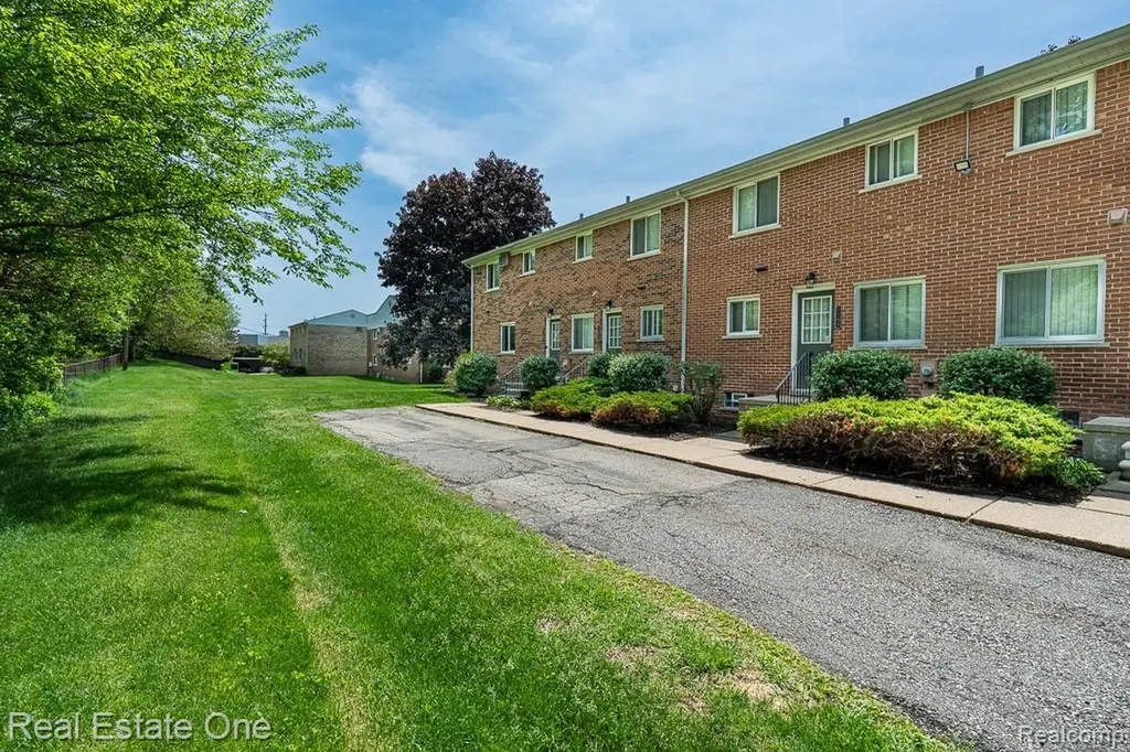 1147 Tienken Court Rochester Hills City MI 48306
