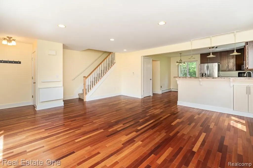 1147 Tienken Court Rochester Hills City MI 48306