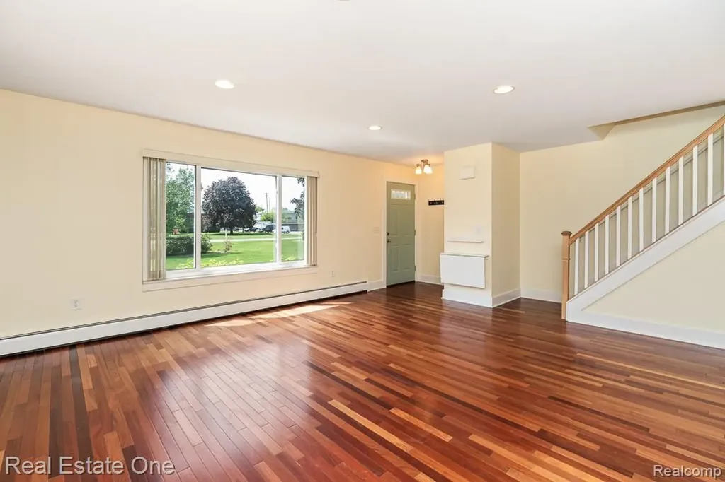 1147 Tienken Court Rochester Hills City MI 48306