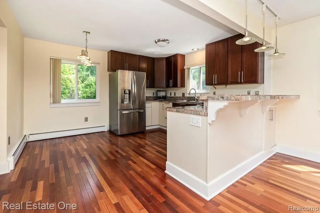 1147 Tienken Court Rochester Hills City MI 48306