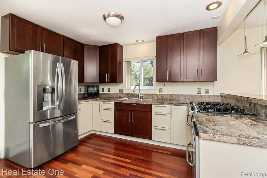 1147 Tienken Court Rochester Hills City MI 48306