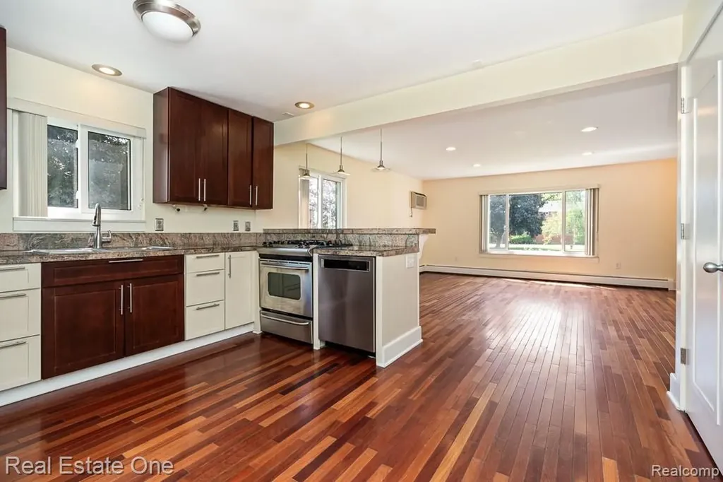 1147 Tienken Court Rochester Hills City MI 48306
